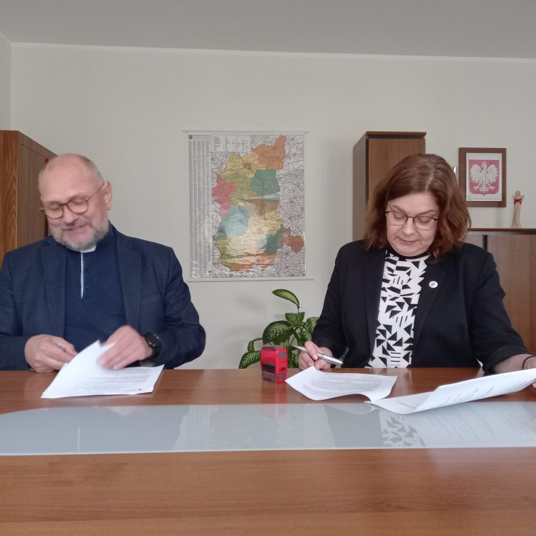 FAMI_zawarcie umowy_zdj 1