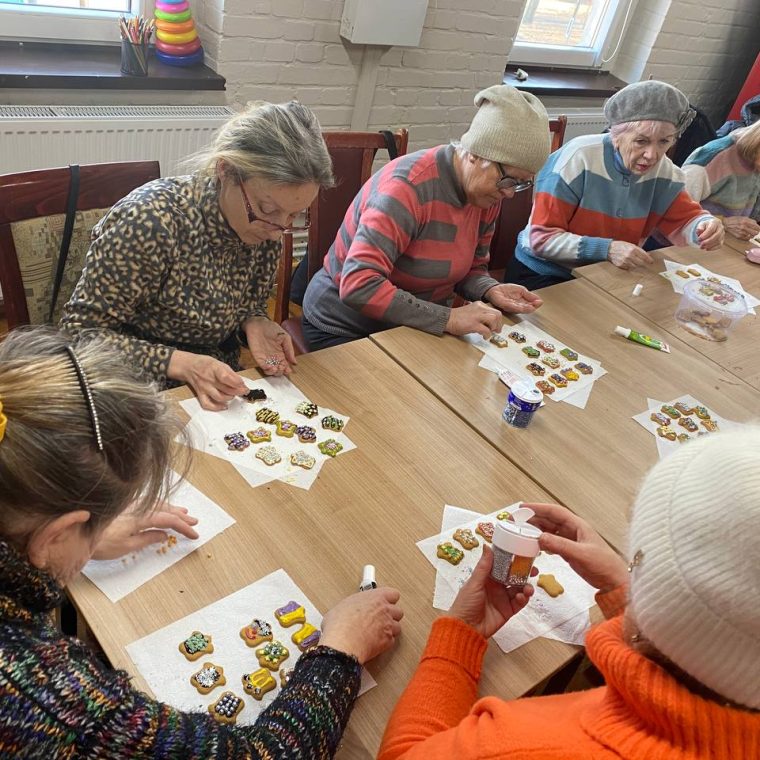 photo_5253685120265740300_y