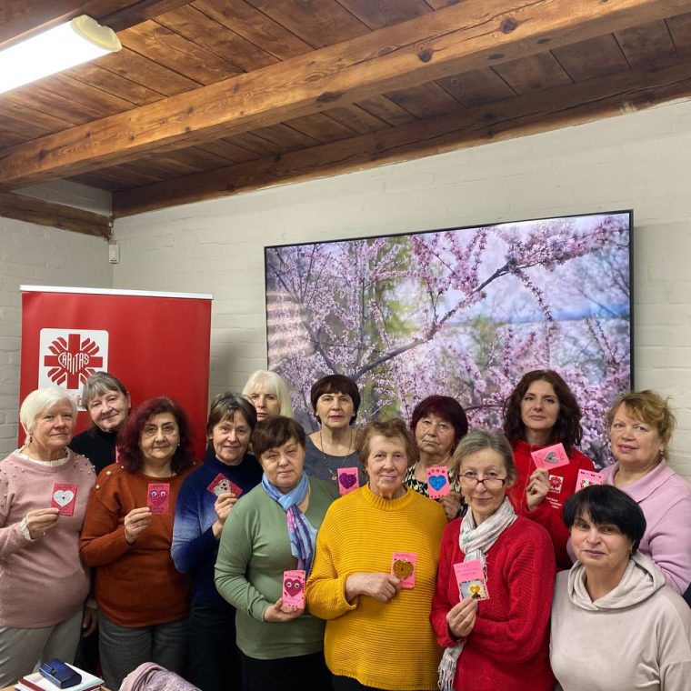 photo_5359418010978342932_y