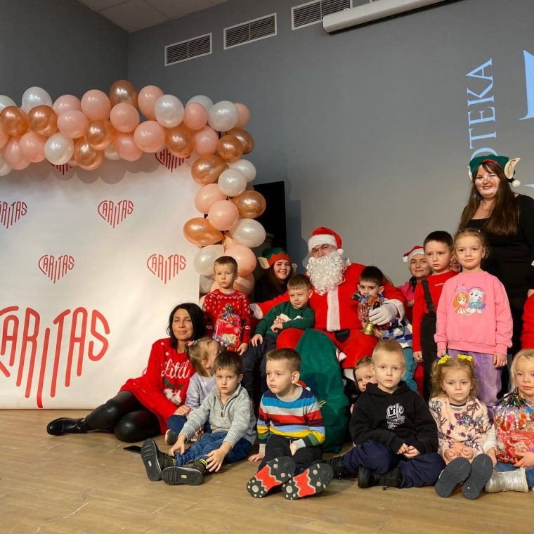 photo_5444977663639932895_y