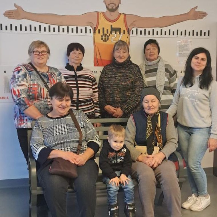 photo_5999054674189203919_y