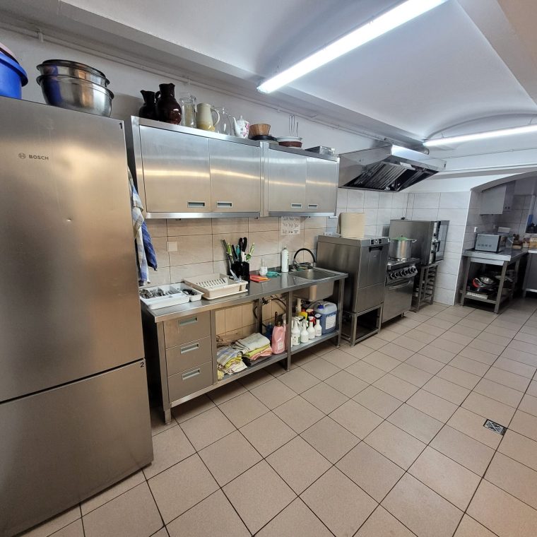 zdjęcie_kuchnia_schroniskoZG_4